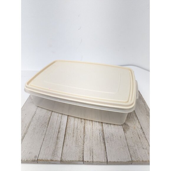 Vintage Rubbermaid Large 17 Cup #7 Rectangle Container Almond Lid B - Picture 1 of 8